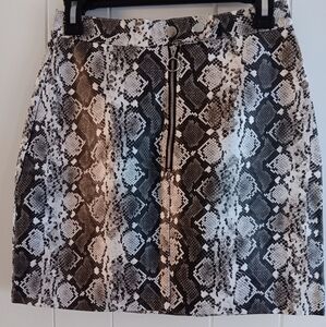 Black and White A-Line Mini Skirt for Night Out